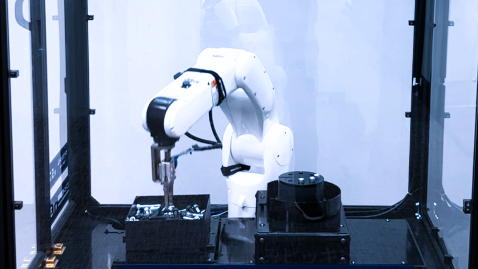 智能機(jī)器人應(yīng)用-小型螺栓無序抓取