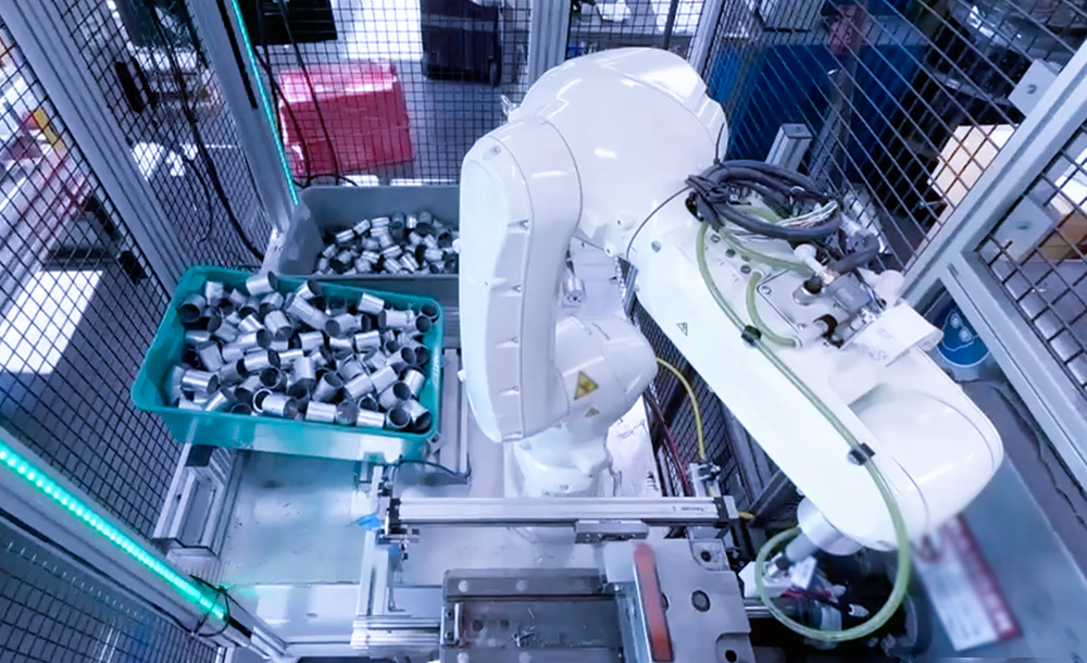 海量種類反光工件泛化精準操作，梅卡曼德具身智能“眼+腦”助力全場景智能制造