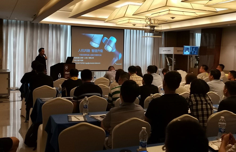 梅卡曼德受邀參加UR創(chuàng)新方案研討會，現(xiàn)場展示克服黑色物體抓取難題